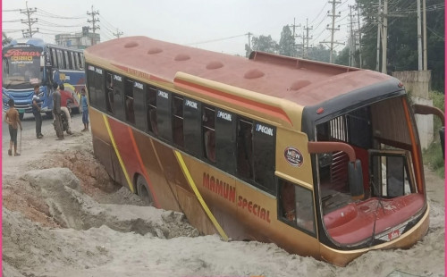 শিবপুরে নিয়ন্ত্রণ হারিয়ে যাত্রীবাহী বাস খাদে, আহত অন্তত ২০।