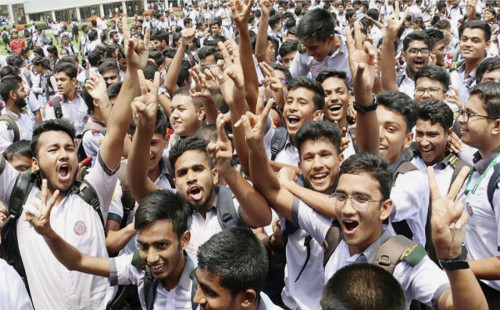 এসএসসি’র ব্যর্থতায় কাঠগড়ায় শিক্ষকরা: একতরফা দোষারোপ ও লাঞ্ছনার নেপথ্যে কী?